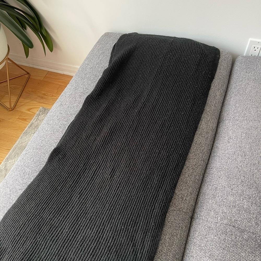 4/$24 🧡 Black knitted long scarf - Picture 3 of 3